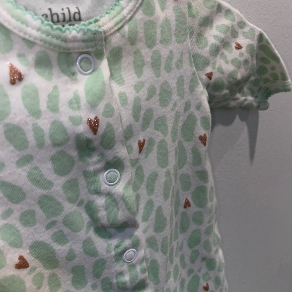 3/$15 Carter’s Green and White Cheetah Print with Hearts Baby Onesie - Picture 3 of 4